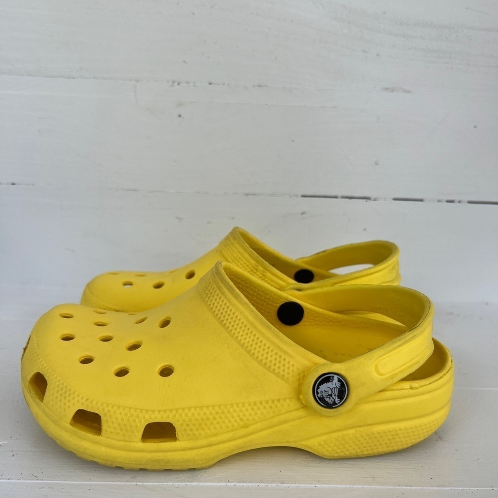 Crocs Yellow Clogs Women's 4 Rubber Slip On Summer Vacation Shoes